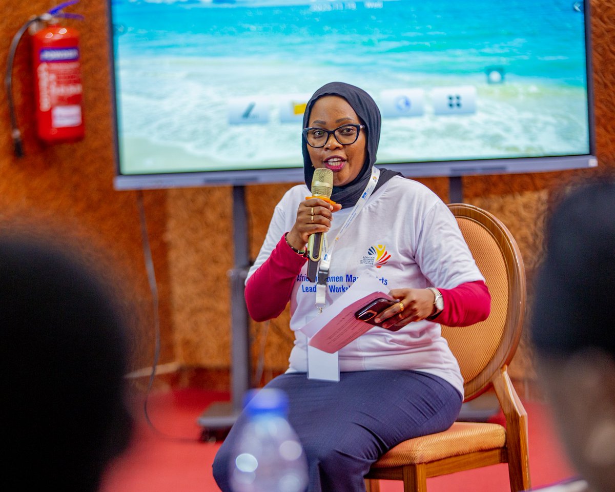 Dr. Mariam Mpaata, president AWISI delivering a session on Mental Health in Sports Leadership session at #MartialArtsLeaders workshop. 

She emphasized that leaders must care for themselves in order to effectively care for others

#TogetherWeWin
#MartialArts
#MentalHealthInSports