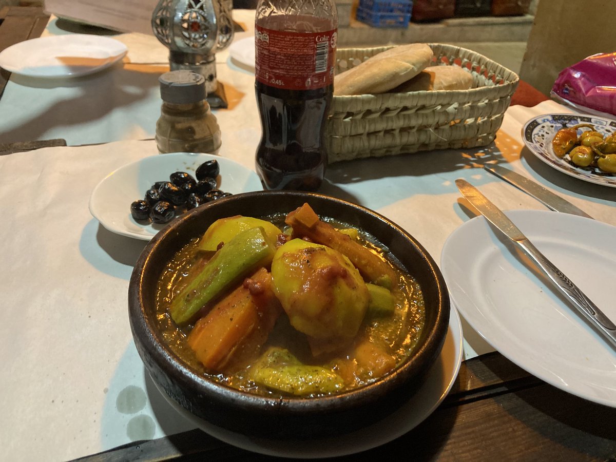 non_MAadvisor's tweet photo. @ouTT4WiciaC95uL 定番の野菜のタジンと、あと卵と肉のタジン？がめちゃウマでした（ほかも美味しかったです） https://t.co/to7Ux6Tel6