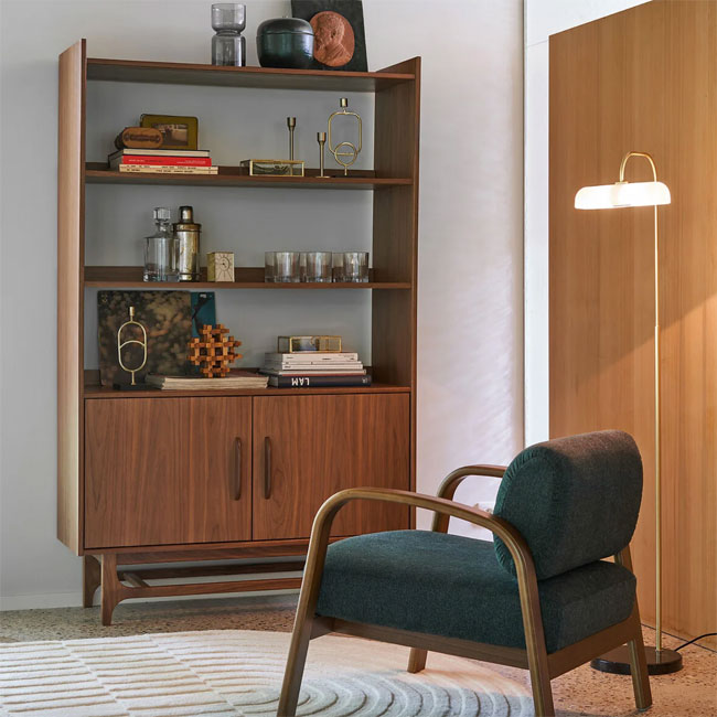 RetroToGo's tweet image. Bookcases, room dividers, call them what you will. But I’ve gone for the top 20 midcentury modern shelving units in this round-up. A good few in the sale right now too. bit.ly/4p7w9oV