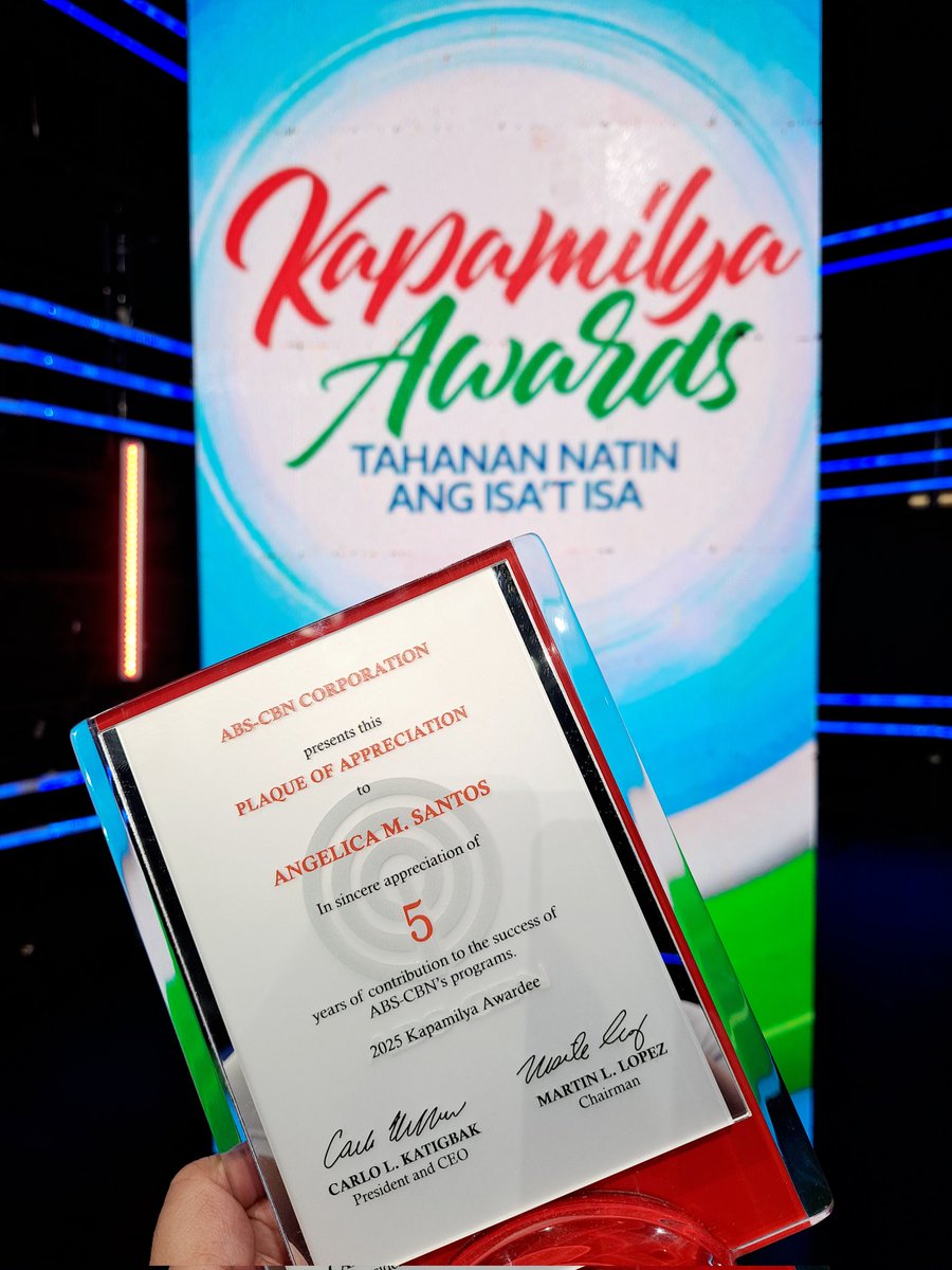 AngelicccSantos's tweet photo. PANGARAP, PAMILYA, TAHANAN ❤️💚💙
Marami pa tayong pagsasamahan, ABS-CBN. Mahal kita. Once a Kapamilya, Always a Kapamilya.
#ToMakeMadlangPeopleHappy
#InTheServiceOfTheFilipino
#2025KapamilyaAwardee https://t.co/6x1RqWUseD