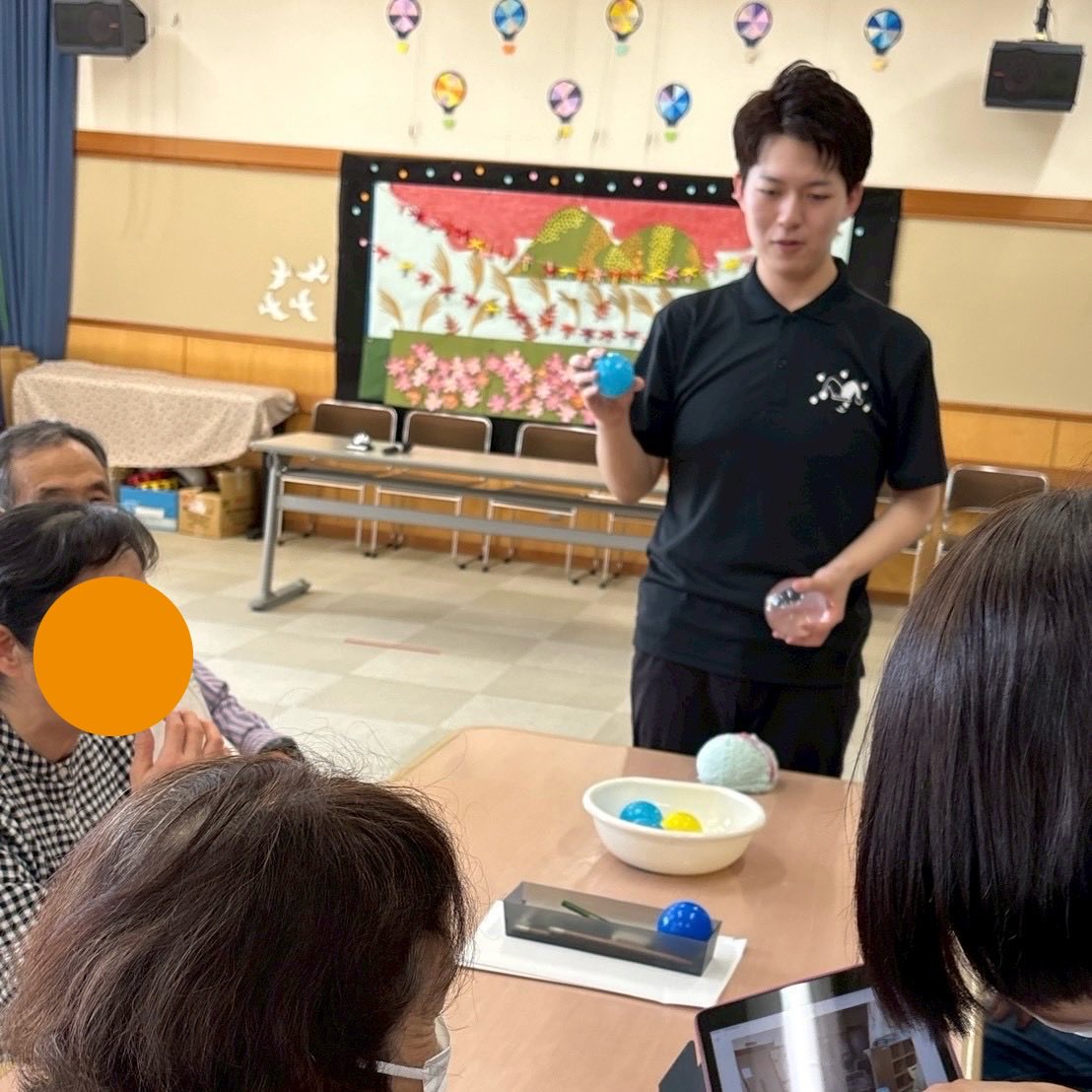 husm_magic's tweet photo. 11/15（土）に浜松市社会福祉協議会さんからご依頼をいただき、マジック講座🪄にてパフォーマンスをしてきました！
たくさんの方にマジックやジャグリングを見せるだけでなく、実際に触れていただくことができ、とても楽しかったです🥰ありがとうございました！ https://t.co/NvdQK7Fdki