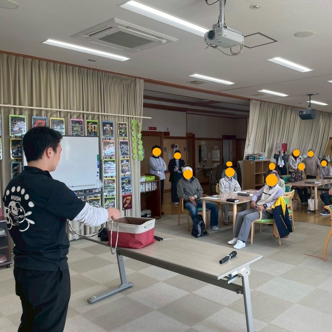 husm_magic's tweet photo. 11/15（土）に浜松市社会福祉協議会さんからご依頼をいただき、マジック講座🪄にてパフォーマンスをしてきました！
たくさんの方にマジックやジャグリングを見せるだけでなく、実際に触れていただくことができ、とても楽しかったです🥰ありがとうございました！ https://t.co/NvdQK7Fdki