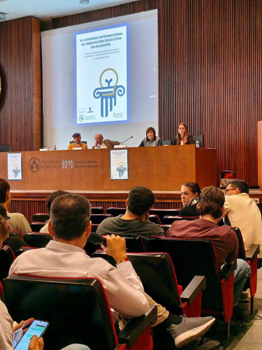 EPLValencia's tweet photo. La EPL ha estado presente en el  VI Congreso Internacional Innovación Educativa en Filosofía en la mesa titulada 𝐃𝐢𝐚́𝐥𝐨𝐠𝐨 𝐟𝐢𝐥𝐨𝐬𝐨́𝐟𝐢́𝐜𝐨 𝐜𝐨𝐧 𝐩𝐞𝐫𝐬𝐨𝐧𝐚𝐬 𝐜𝐨𝐧 𝐝𝐞𝐬𝐯𝐞𝐧𝐭𝐚𝐣𝐚𝐬 𝐜𝐨𝐠𝐧𝐢𝐭𝐢𝐯𝐚𝐬.
La EPL sigue su camino y se avecinan novedades!!! https://t.co/8grRRECWm9