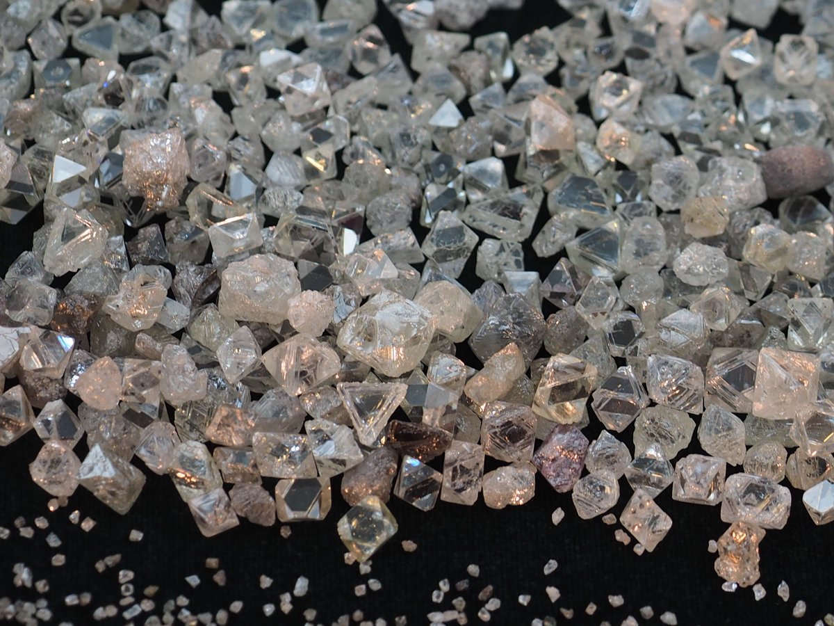 ダイヤモンド原石