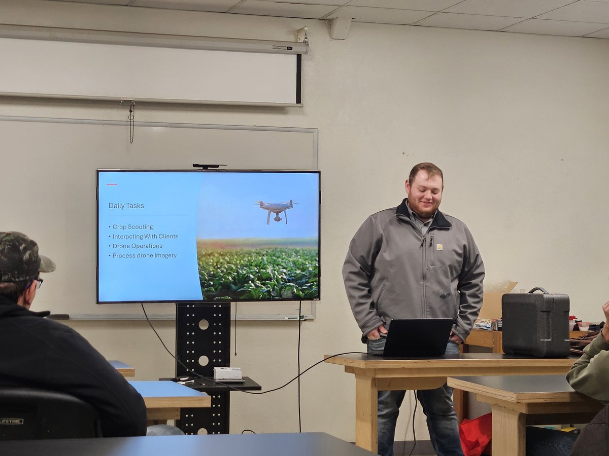 ForrestLang78's tweet image. Yesterday my Crops &amp;amp; Soils Practicum students got to hear from current @osuati student Skylar about his drone imaging business that he started over the summer. @CFAES_OSU alumni Evan Thomas who is partner in a drone dealership also spoke about spraying drones!
#ATI #CFAES