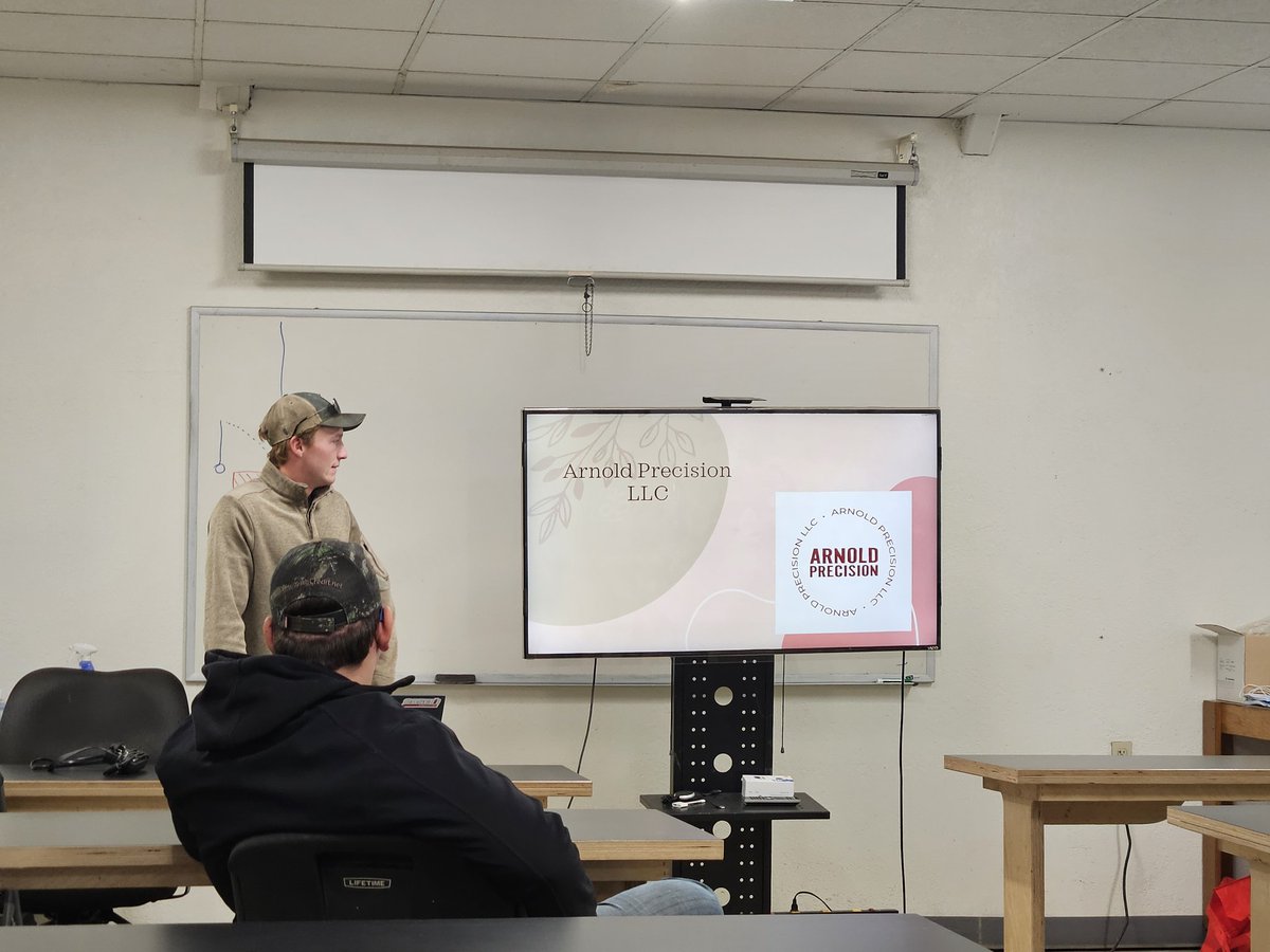 ForrestLang78's tweet image. Yesterday my Crops &amp;amp; Soils Practicum students got to hear from current @osuati student Skylar about his drone imaging business that he started over the summer. @CFAES_OSU alumni Evan Thomas who is partner in a drone dealership also spoke about spraying drones!
#ATI #CFAES