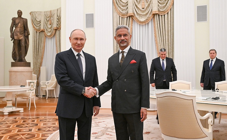 mfa_russia's tweet photo. 🇷🇺🇮🇳 On November 18, President Vladimir #Putin met in the Kremlin with India’s Minister of External Affairs @DrSJaishankar.

The Sides reviewed key items on the extensive #RussiaIndia agenda.

#DruzhbaDosti https://t.co/II3n5Df1zB