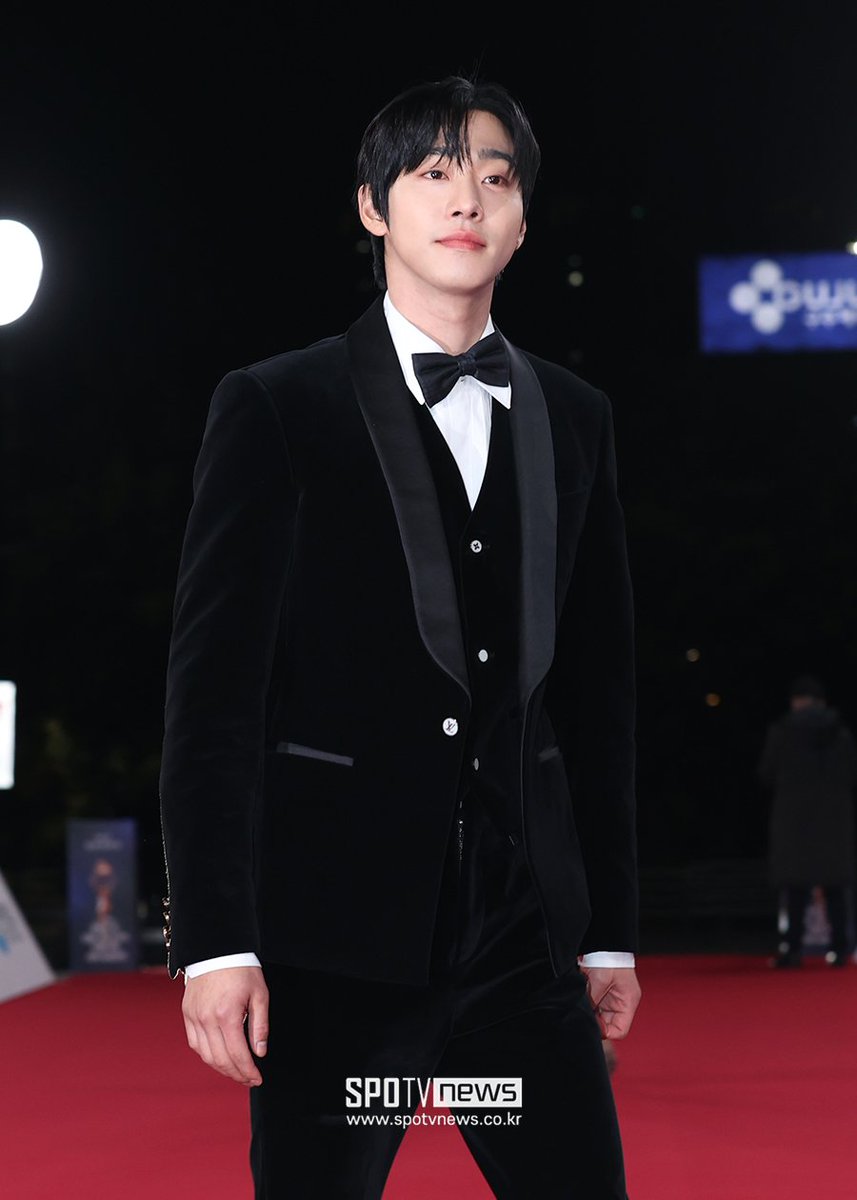 그래도
2025년은 #안효섭 의 해였어.
 넌 최고였어.