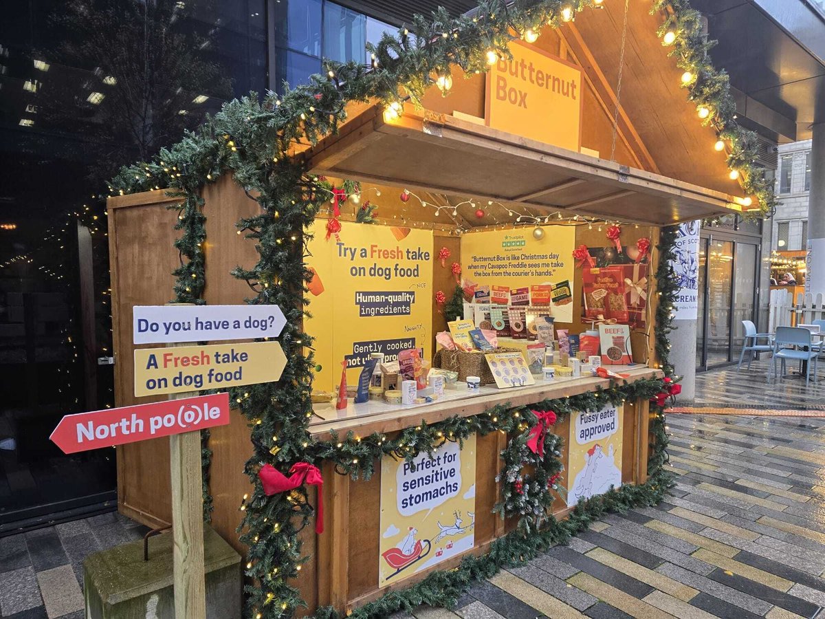 team_tecna's tweet image. The @ButternutBox  Christmas chalets are officially out in the wild 🎄✨

17 modular kits - designed + manufactured at Tecna HQ - now lighting up markets from Belfast to Blenheim Palace, Cork to Liverpool.

Smart, simple, built for impact.

#TeamTecna #ModularDesign #EventProfs