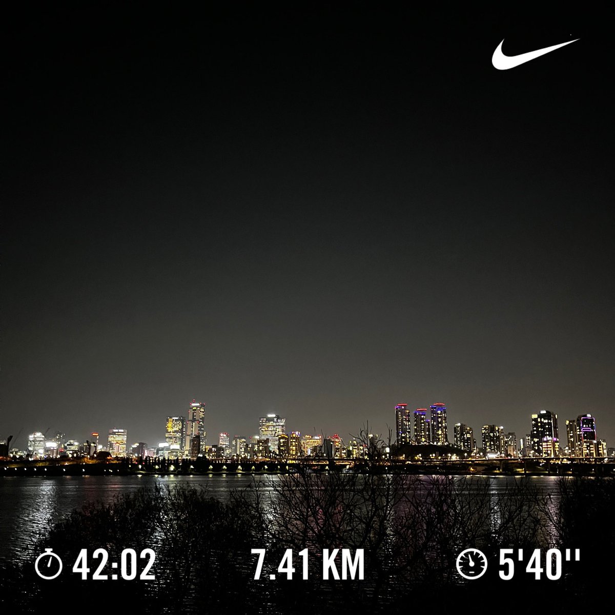 sosadto's tweet image. 오늘은 퇴근하고 한강을 뛰었다. 이러나저러나 그냥 내가 할 수 있는 것에 집중한다.