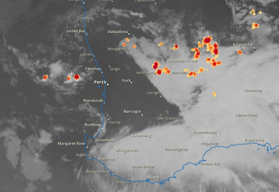weather_wa's tweet image. Storms Starting Up Off The #Perth Coast Behind Rottnest So Maybe The Chance Of A Light Show For The Southern Coastal Suburbs 🪩 #Goldfields #PerthNews #PerthStorm #PerthWeather #Wheatbelt #WesternAustralia