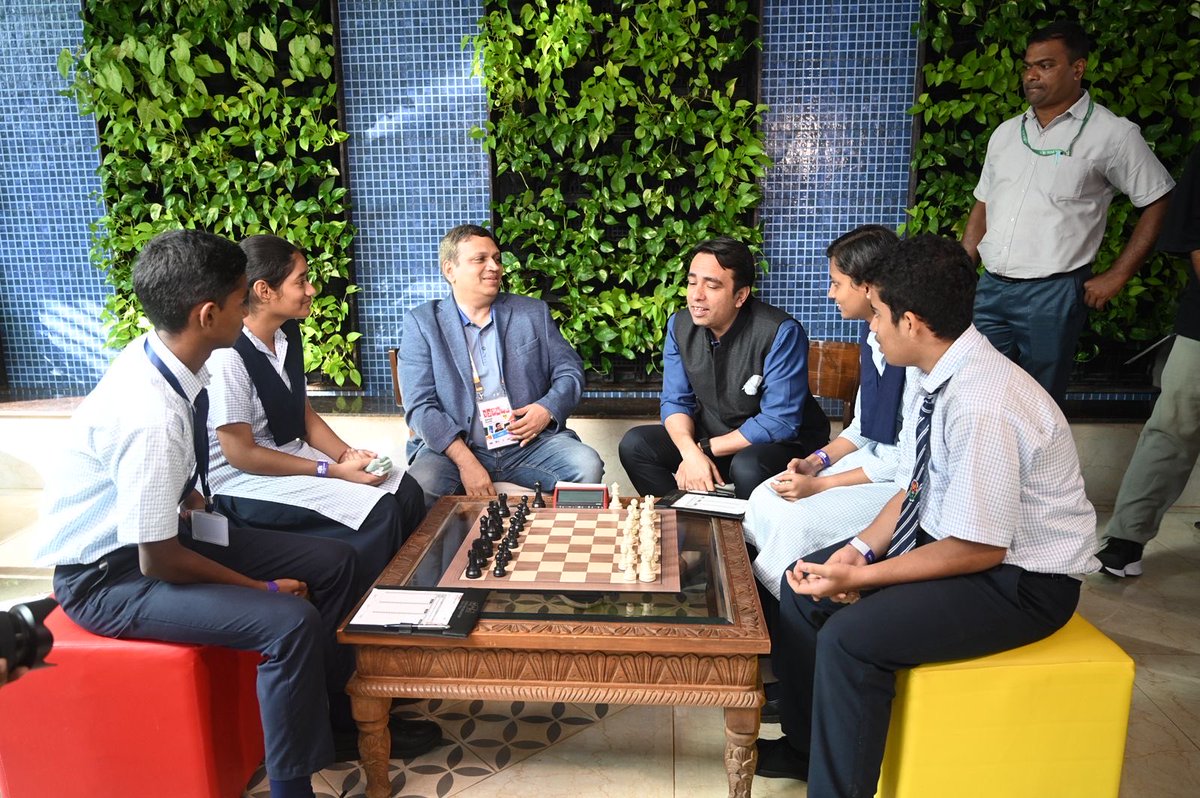 jayantrld's tweet image. Indian Chess is winning!!

A gentleman’s draw achieved with Secretary General of International Chess Federation, @lukaszturlej! 

Facilitated by Grandmasters, @alojzijej, @chessgmkunte &amp;amp; President AICF, @narangnitin
