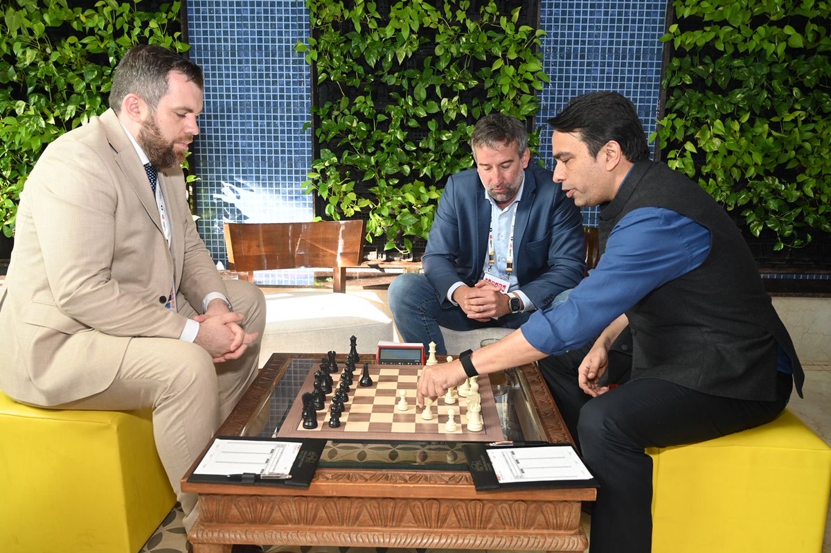 jayantrld's tweet image. Indian Chess is winning!!

A gentleman’s draw achieved with Secretary General of International Chess Federation, @lukaszturlej! 

Facilitated by Grandmasters, @alojzijej, @chessgmkunte &amp;amp; President AICF, @narangnitin