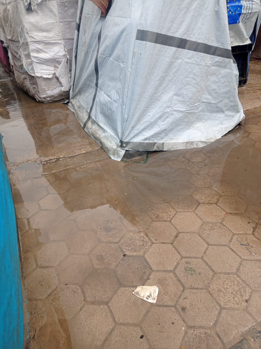 HamadDaina63593's tweet image. &quot;We’re not living… we’re just surviving under the rain and cold!  
Our tent is torn, no donations, and every night the cold eats away at my little sister.  
Water is beneath us, and now even our heads are soaked — we have nothing left.  
Please, don’t scroll in silence.  
A…