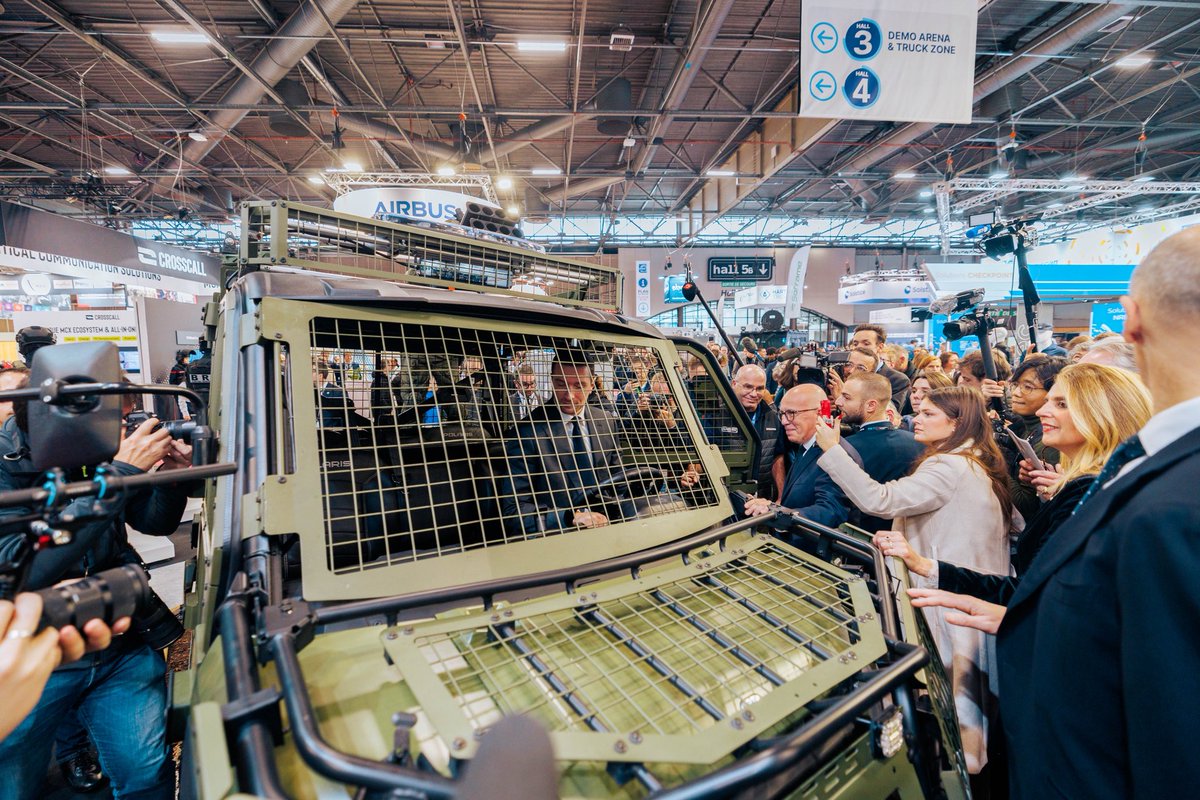 EmericSalmon's tweet photo. Je suis aujourd'hui avec @J_Bardella au salon @Milipol_Paris, salon des professionnels de l'armement et de la sécurité intérieure.

Défendre nos forces de l'ordre, nos militaires et nos industries est nécessaire à notre souveraineté et à notre sécurité.

#MilipolParis https://t.co/7f9iG9Vp3B