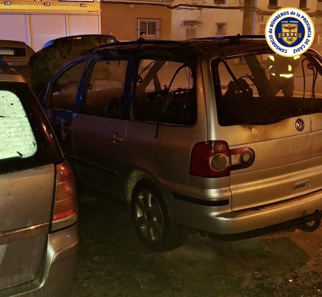 🗓️19/11/25 ⏰3.20h

Salida del parque de #SanFernando por dos avisos de incendio de vehículo, en C/San Onofre y Plaza Tercio de Flandes
Procedemos a la extinción quedando afectados ambos coches 
Sin daños personales

🚒 2
🧑🏼‍🚒 4
🤝#PolicíaLocal #PolicíaNacional

#CBPC