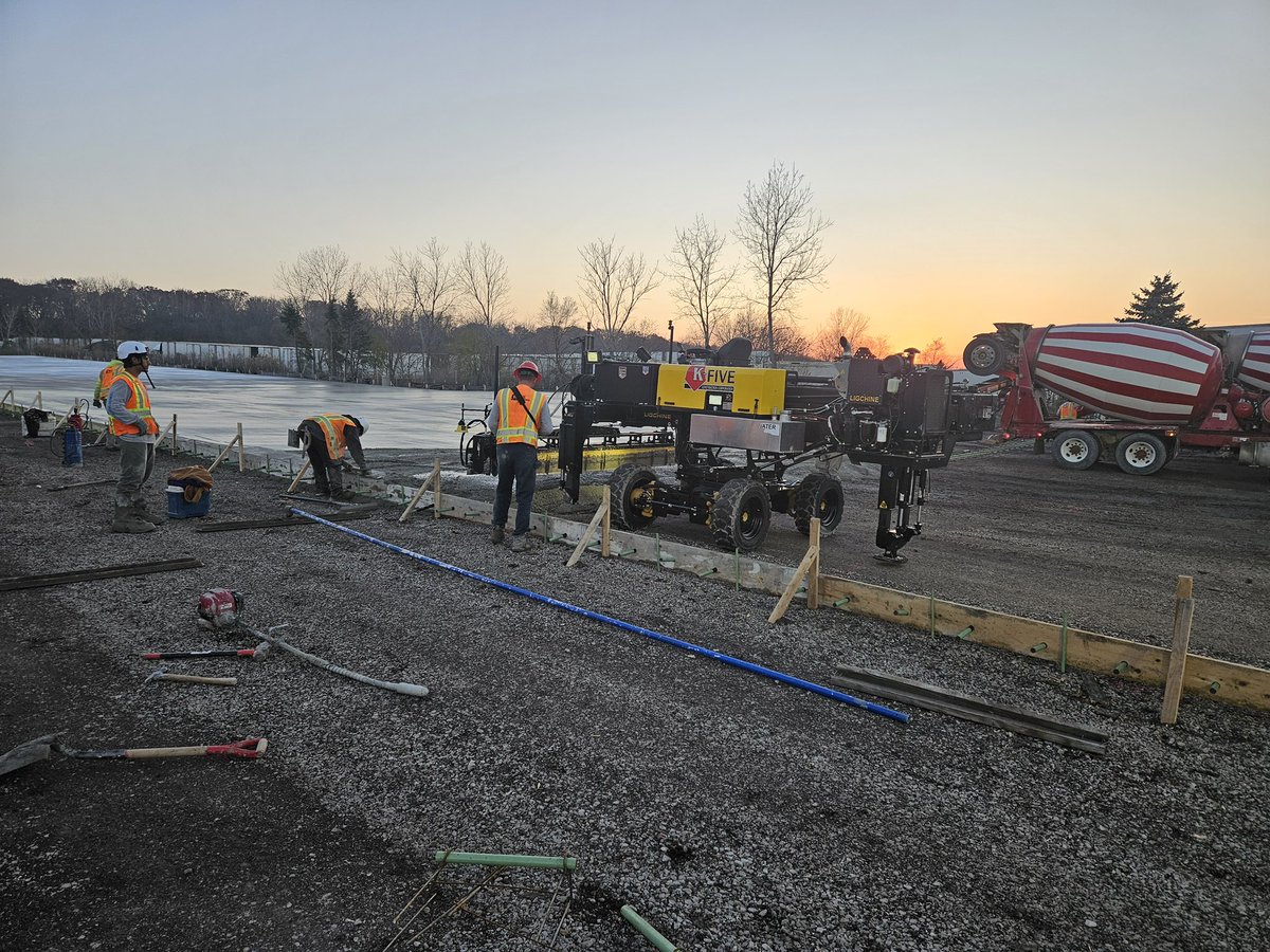 KFiveConst's tweet image. That golden hour fall light hits different when you&apos;re laying down perfectly level concrete. 🤩 Our laser screed is out here working its magic, with the expert guidance of the team.
Happy Wednesday! Let&apos;s get to work.

Photo: Tim Lannon 
#kfiveteam #kfiveatwork #ConstructionTech