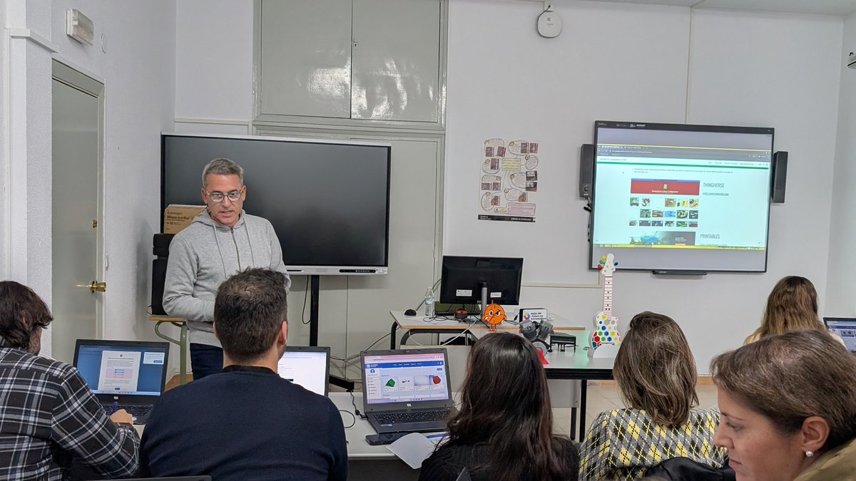 adfeinnovated's tweet photo. 🟣🟡IV Jornada #AdFE🔵🔴

Taller 5 "Impresión 3D en el AdFE" a cargo de Pepe Gragera (maestro de EF y Máster en Educación y Nuevas Tecnologías).

#IVJornadaAdFE https://t.co/MSnQqOY7Gv