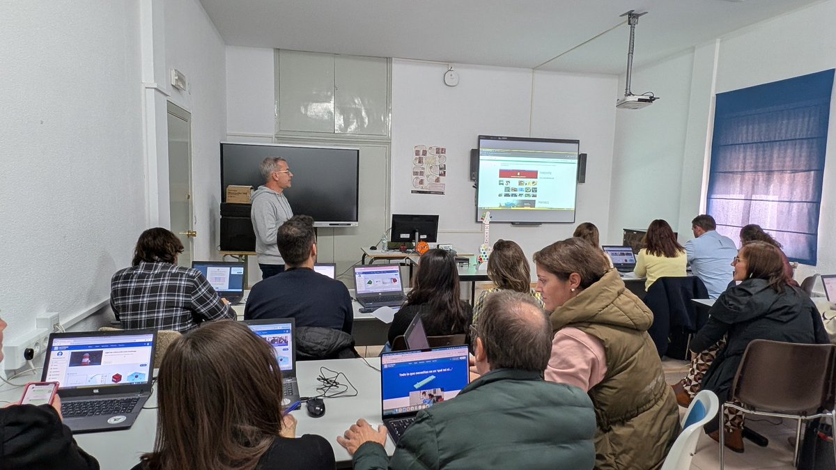 adfeinnovated's tweet photo. 🟣🟡IV Jornada #AdFE🔵🔴

Taller 5 "Impresión 3D en el AdFE" a cargo de Pepe Gragera (maestro de EF y Máster en Educación y Nuevas Tecnologías).

#IVJornadaAdFE https://t.co/MSnQqOY7Gv