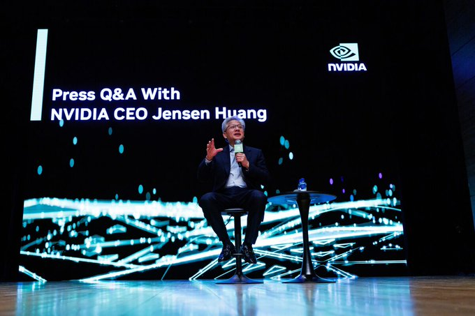 RyanLewis167's tweet photo. Nvidia’s earnings are set to be a key signal in the debate over a potential AI stock bubble. Analysts will watch revenue and guidance closely to gauge investor sentiment and the broader sustainability of AI-driven growth.

$NVDA $AMD $MSFT https://t.co/S0BPwhTyxe