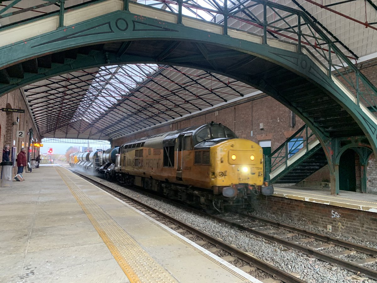 davidpendleton0's tweet image. Waiting for a late train and this lot appeared out of the gloom and snow showers.