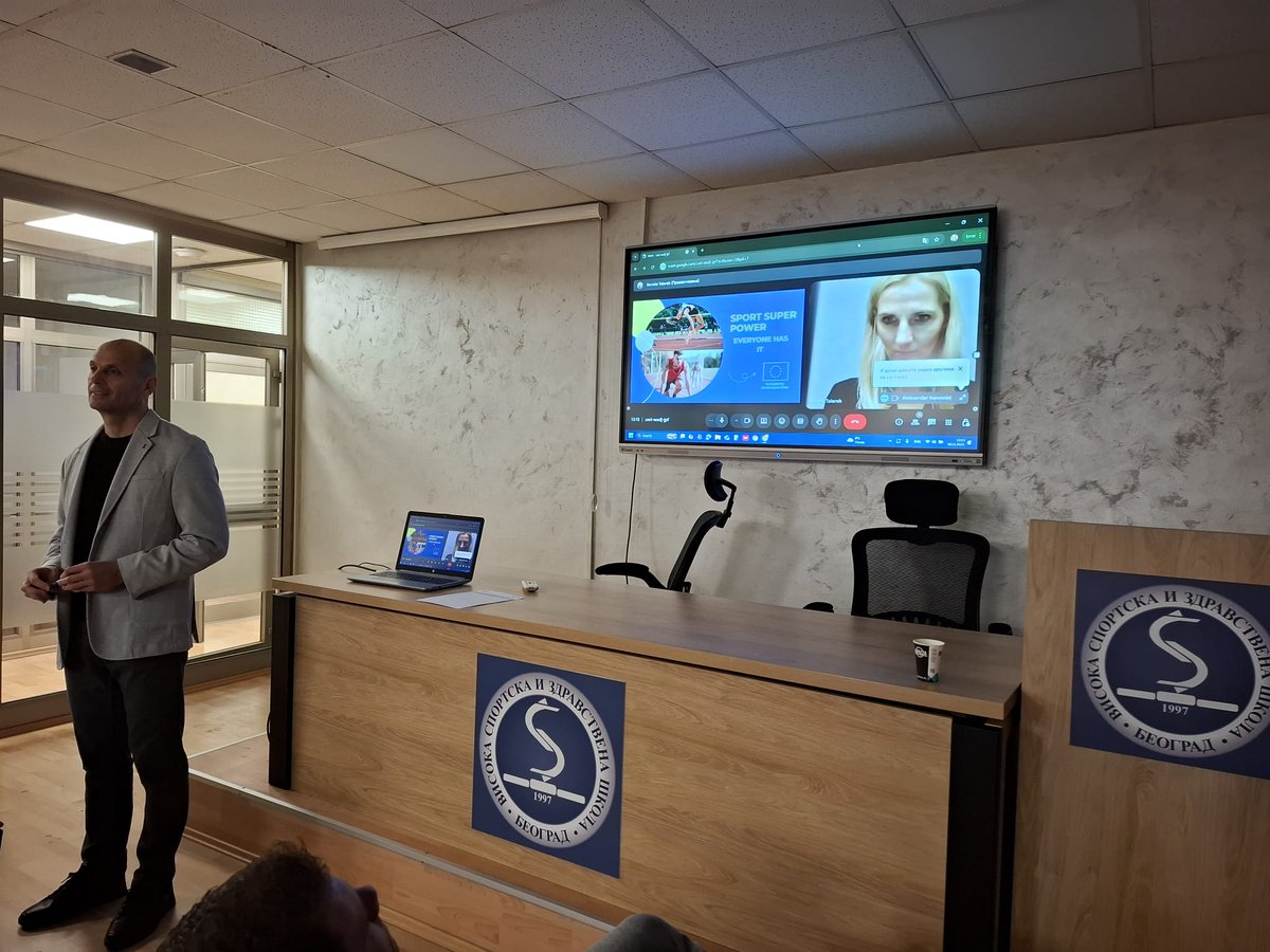 SDCSabac's tweet image. Predstavili smo Erasmus+ projekat FYSSP-EHI studentima VSZŠ Beograd 🎓.

Predavač: Renata Talarek 🇵🇱 (i-Sport)
Uz podršku naših saradnika, dr Ivanovskog i dr Drljačić, studenti su se upoznali sa ciljevima projekta i digitalnim alatima za unapređenje zdravih navika mladih. 📱💪