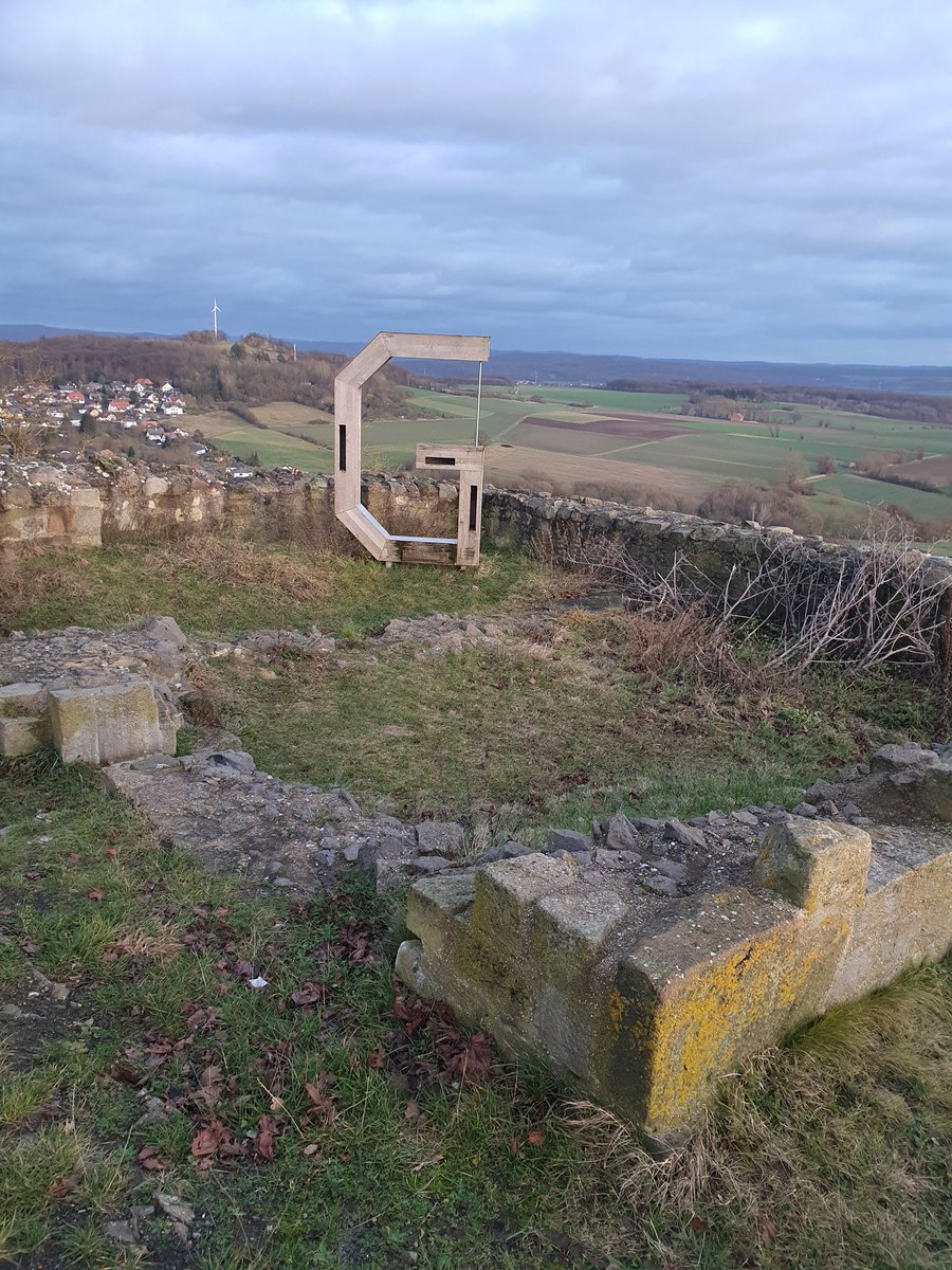 Die Frage ist nicht
was du anschaust
sondern
was du siehst

( Henry David Thoreau )

- dieses:

Da sieh' mal
einer
an

- von  "früher"

hat auch mehr Bedeutung
als manch ein
"moderner Spruch"
von
" heutzutage "