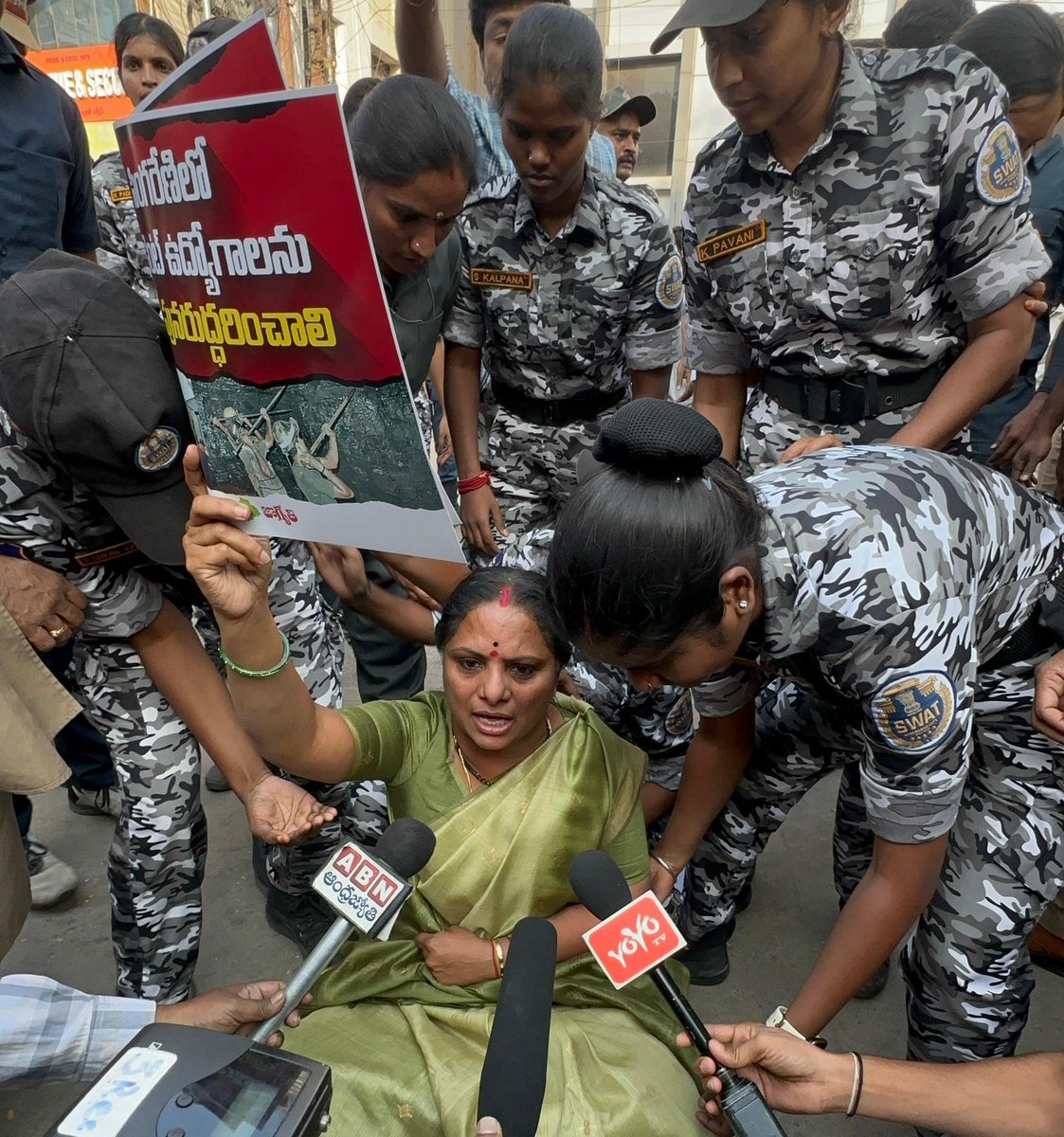RaoKavitha's tweet image. Congress in Telangana is stifling voices. Today’s detention reflects the government’s increasing intolerance toward democratic expression.

The demands for restoring dependent jobs in Singareni and constituting a medical board must be addressed without delay.

I will continue to…