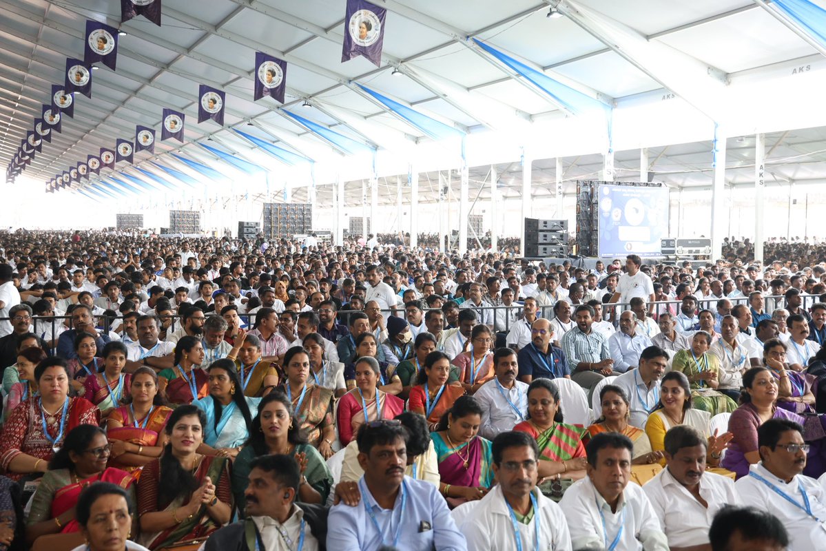 dineshgrao's tweet image. ಬೆಂಗಳೂರಿನ ಅರಮನೆ ಮೈದಾನದಲ್ಲಿ ನಡೆದ
ಕರ್ನಾಟಕ ರಾಜ್ಯ ಮಾಲಿನ್ಯ ನಿಯಂತ್ರಣ ಮಂಡಳಿಯ ಸುವರ್ಣ ಮಹೋತ್ಸವ ಕಾರ್ಯಕ್ರಮದಲ್ಲಿ ಭಾಗವಹಿಸಿ, ಸಾಧಕರಿಗೆ ಪರಿಸರ ಪ್ರಶಸ್ತಿ ಪ್ರದಾನ ಮಾಡಲಾಯಿತು.

ಕಾರ್ಯಕ್ರಮದಲ್ಲಿ ಮುಖ್ಯಮಂತ್ರಿಗಳಾದ ಶ್ರೀ @siddaramaiah , ಉಪಮುಖ್ಯಮಂತ್ರಿ ಶ್ರೀ @DKShivakumar ‌, ಸಚಿವರುಗಳಾದ ಡಾ.ಎಮ್.ಸಿ ಸುಧಾಕರ್, ಶ್ರೀ…