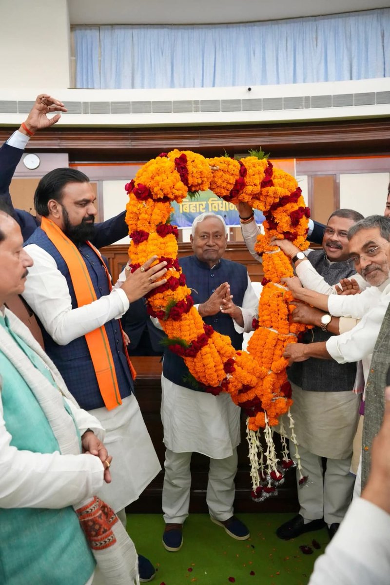 PostNxt's tweet image. नीतीश कुमार को NDA का नेता चुना गया है। कल मुख्यमंत्री पद की शपथ लेंगे। 
@NitishKumar @BJP4Bihar @Jduonline