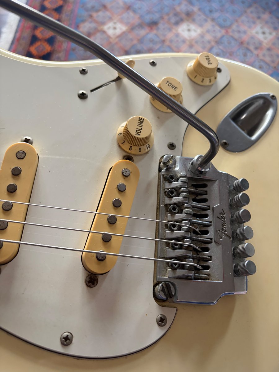 Re-stringing my '85 Fender Stratocaster for recording sessions I'm doing soon. This is my favourite guitar ☺️ #Fender #Stratocaster