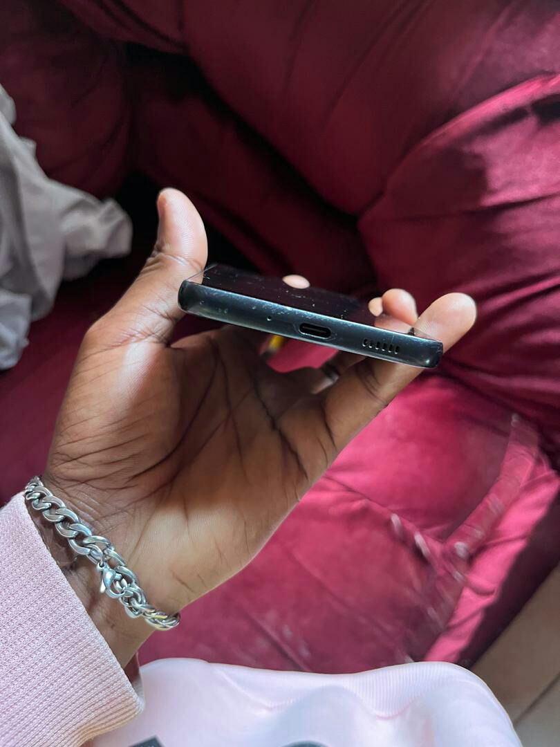 Please retweet 🔁
Galaxy A33 5G
✅Rom: 128GB
✅RAM: 6GB
✅ONSCREEN FINGERPRINT 
✅COLOUR: AWESOME BLACK
✅DUAL SIM 
✅ANDROID VERSION 16
Box and USB cable Available 
Going at 550k (Negotiable) Blantyre, Limbe  

0888715911