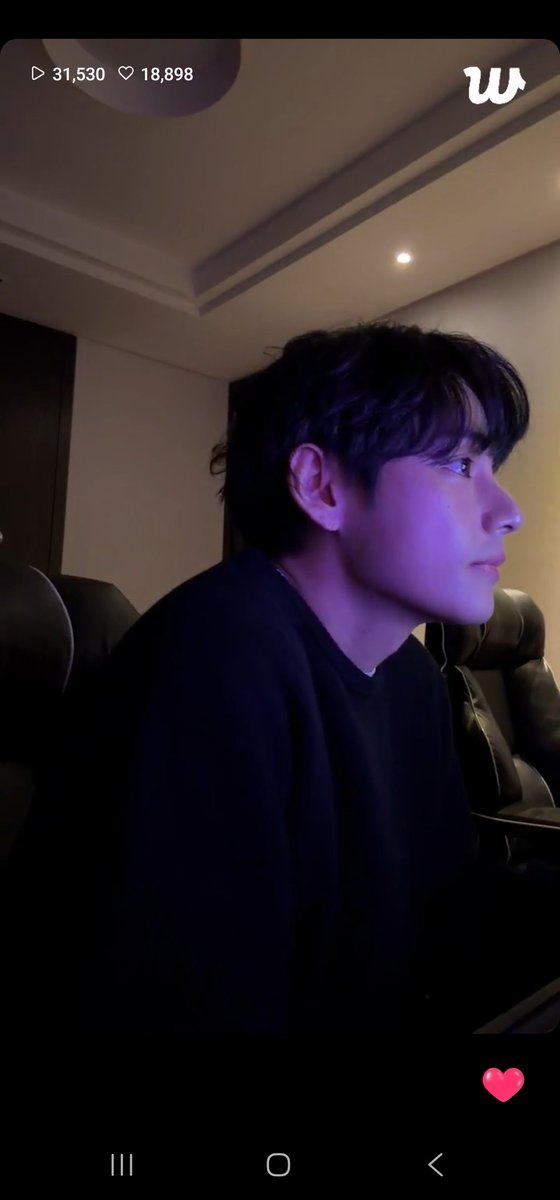 manengnengg's tweet image. UMABOT DIN SA LIVE NI TAEHYUNG AHHHHG