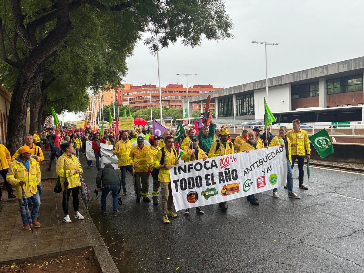 <a href="/antoniosanz/">Antonio Sanz Cabello</a> <a href="/EPAndalucia/">Europa Press</a> <a href="/AndaluciaJunta/">Junta de Andalucía</a> <a href="/E112Andalucia/">EMA 112</a> <a href="/Plan_INFOCA/">EMA INFOCA</a> <a href="/IespaJunta/">EMA IESPA</a> <a href="/CarolinaEspanaR/">Carolina España</a> <a href="/Cajasol/">Fundación Cajasol</a> <a href="/CEAes_/">CEA</a> <a href="/TomasBurgosVa/">Tomás Burgos Gallego</a> Los trabajadores de <a href="/Plan_INFOCA/">EMA INFOCA</a> y <a href="/AndaluciaAMAyA/">AMAYA</a> estamos cansados de ser un referente, un ejemplo... 
Lo que queremos es que la <a href="/AndaluciaJunta/">Junta de Andalucía</a> sea un referente, un ejemplo cumpliendo su compromiso de devolvernos la #AntiguedadAMAYA