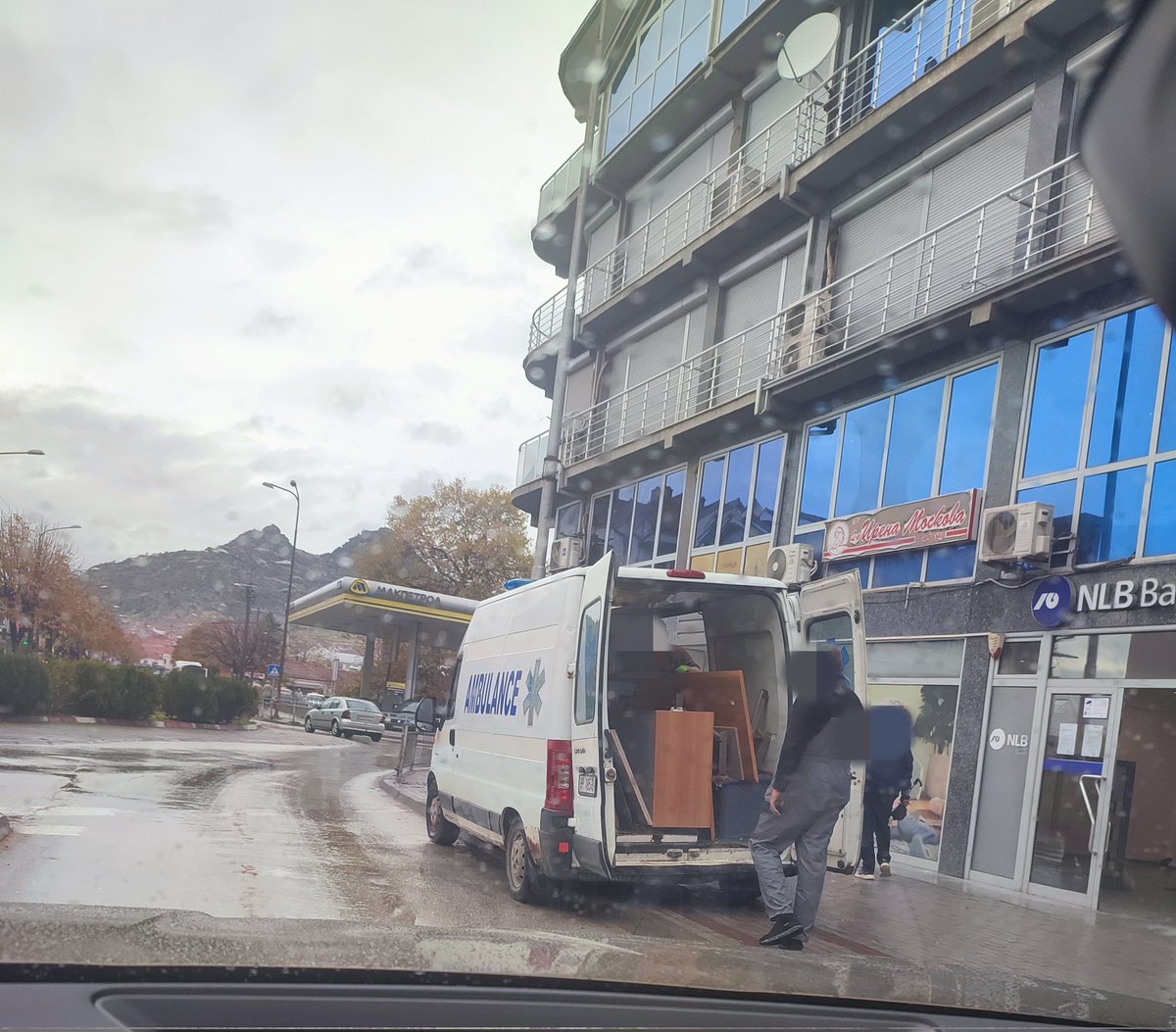 Амбулантна ли е, транспортна ли е ?