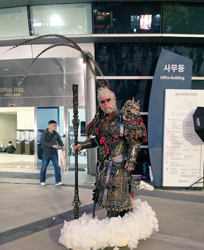 2025 지스타
검은신화: 오공

개인적으로 호나님이 하신 코스프레 보자마자 
?!?! 게임에서 나온듯한 모습을 보면서 이건 찍어야한다 생각했지만 다른분 코스어 줄 서거나 호나님이 안보이셔서 찍는것이 늦어졌네요

호나 <a href="/cos_hona/">호나🛠HONA</a>

#코스프레 #cosplay #コスプレ #2025지스타 #2025gstar #호나 #오공