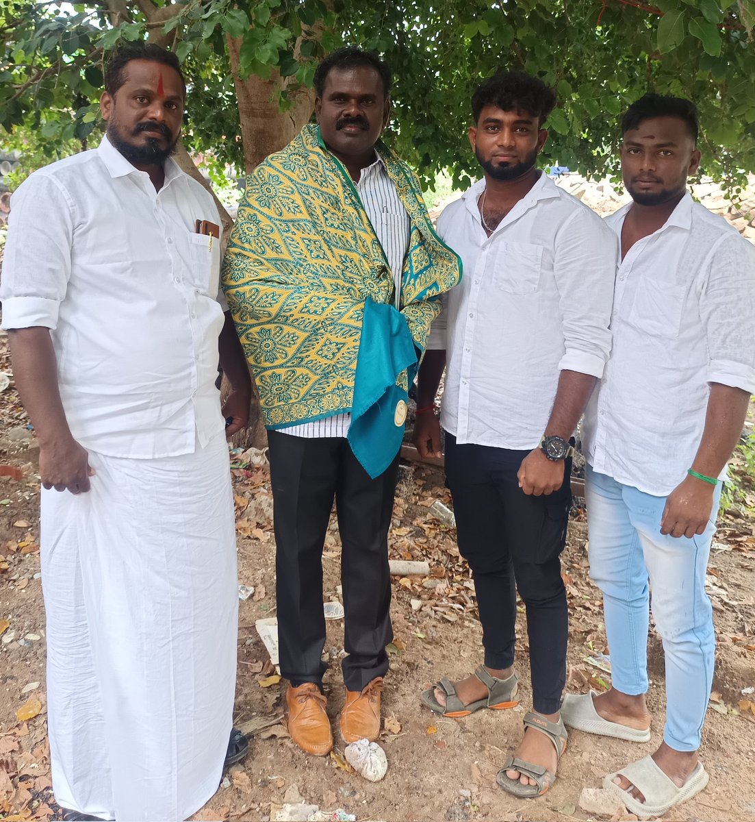 aspandian01's tweet image. தமிழர் அதிகாரம் தலைவரை சந்தித்து இயக்கத்தில்
தங்களை இணைத்துக் கொண்ட அன்புத் தம்பிகள் செவ்வூர்கவி ,பால்க்கரைகுட்டி ஆகியோருக்கு நல்வாழ்த்துகள்.. 

தமிழர் அதிகாரம் ஊடகம்