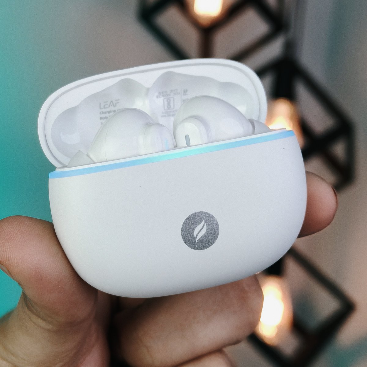 Now let’s talk about the Leaf Buds X121 TWS buds! Being a Made in India product for just Rs. 800, these truly overdeliver. I kid you not! They’re awesome! I don’t know how they are delivering such a nice sounding pair of TWS for just 800 Indian Rupees! 

The first thing you’ll