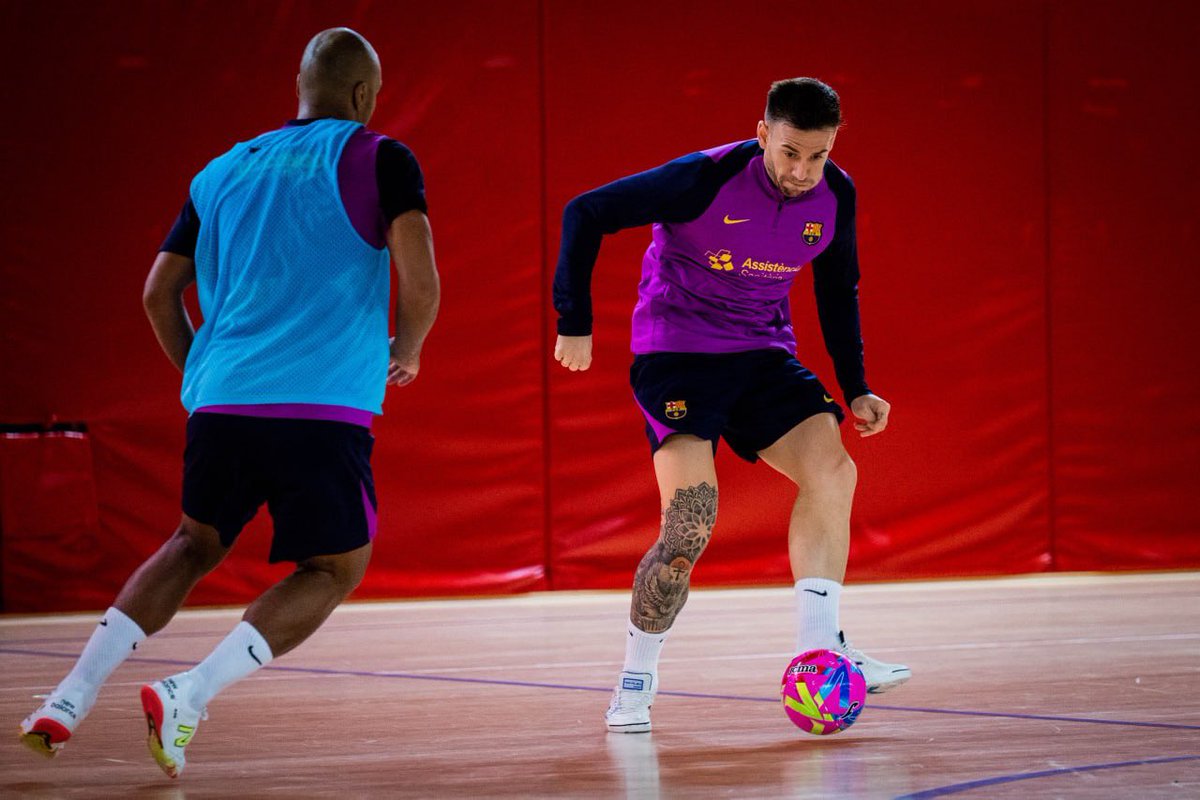 💪🏼 L’activitat no s’atura

🛬 ⚽️ L’equip ha arribat aquest migdia d’Andalusia i ha entrenat a la Ciutat Esportiva per preparar des de ja el duel d’aquest dissabte 🆚 Peñiscola

💙❤️