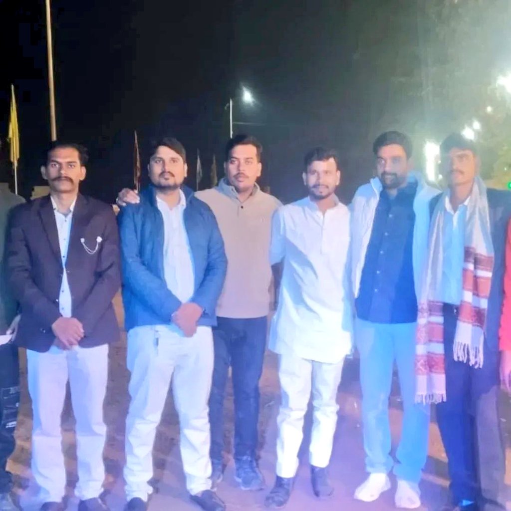 कल ग्राम - कासिमपुर बिरुहा, गोसाईगंज, वि०स० - मोहनलालगंज, जनपद लखनऊ में श्री हिमांशु शर्मा जी के बड़े भाई श्री अजीत शर्मा जी के तिलकोत्सव में उपस्थित हुआ, साथ में श्री शिवांश मिश्र जी, श्री कुलदीप द्विवेदी जी, श्री शुभम शुक्ल जी एवं श्री शुभम् जी सहित अन्य कई लोग उपस्थित रहे।