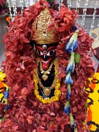 __ILLUMINATED's tweet image. This is &quot;Lal Mandir&quot; (Red Temple), located in Shobhabazar, at the crossing of Raja Nabakrishna Street and Jyotindra Mohan Avenue of Kolkata,

In 1894, during the cleaning of a large pond known as Rani Pukur (Queen’s Pond) in the Bagbazar area, a small Kali idol, around one feet…