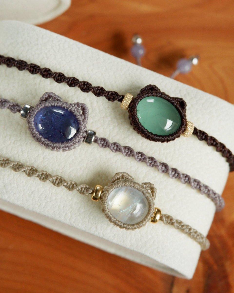 from_ap_hand's tweet image. 🐾 NEW ARRIVAL 🐾

エメラルド
タンザナイト
ホワイトラブラドライト(レインボームーンストーン)

猫柄ちゃんとはひと味違う
プレミアムな装いの猫ちゃんブレスレット🐈‍⬛

うっとりするほどの美しさをお楽しみください🐾

初お披露目はサッポロモノヴィレッジ🎪

#サッポロモノヴィレッジ