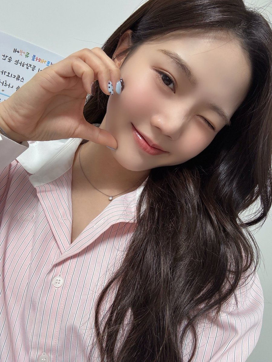 OHMYGIRL_official tweet media