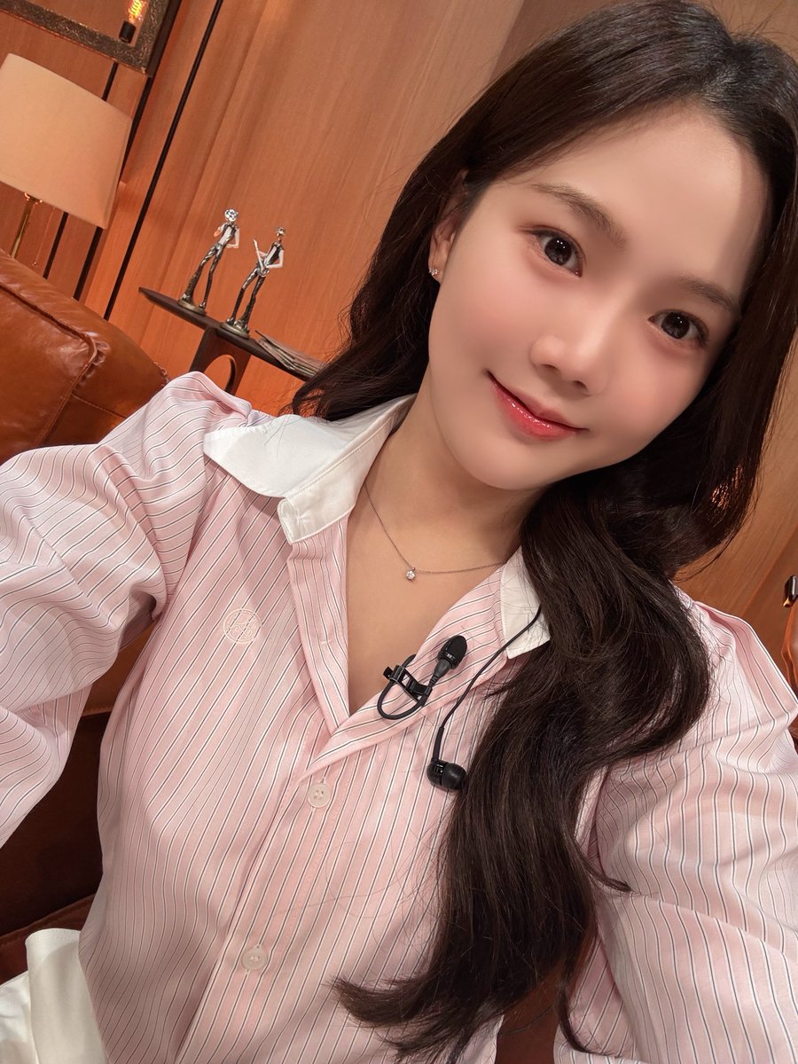 OHMYGIRL_official tweet media