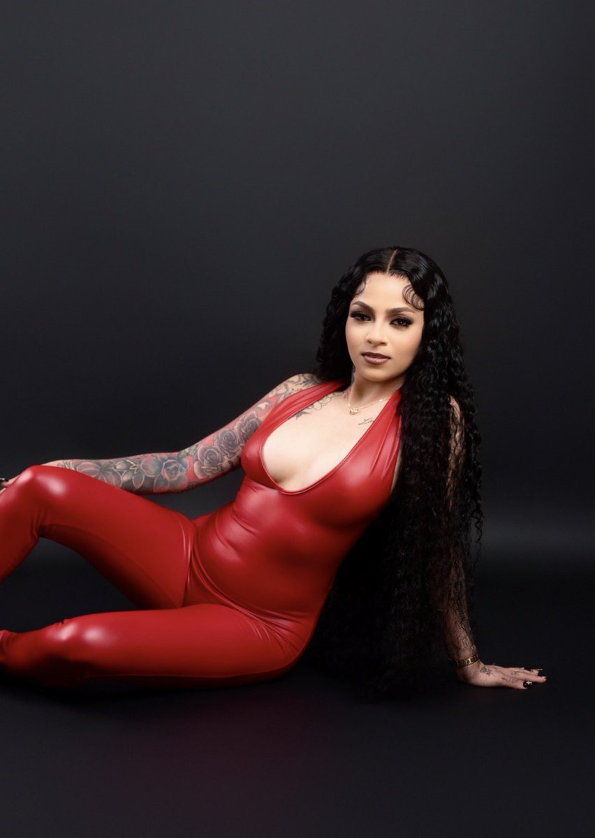 FavoriteThroat tweet media