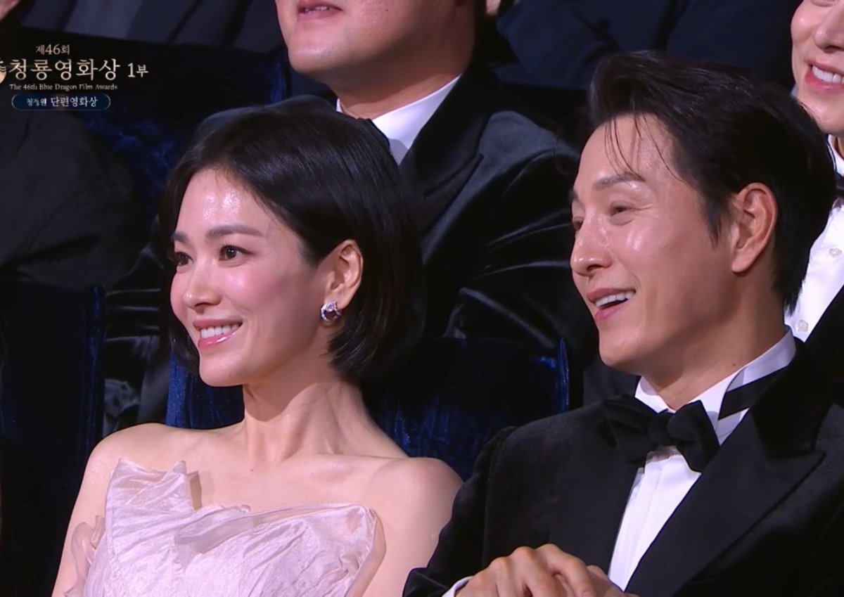 Chemistry so good they're just sitting beside each other and it looks like a scene from a drama 😌

#SongHyeKyo
