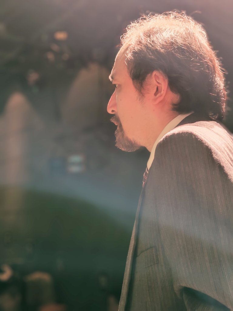 本日JACROW『ThisHouse』
初日！！
終演致しました！
ご来場の皆様、有難うございます！！
明日は18:00！！ちょっと早い！！
さー、25日の最終日まで頑張るぞー！！
写真は今回大活躍のくまのくんです！
#ThisHouse　#JACROW