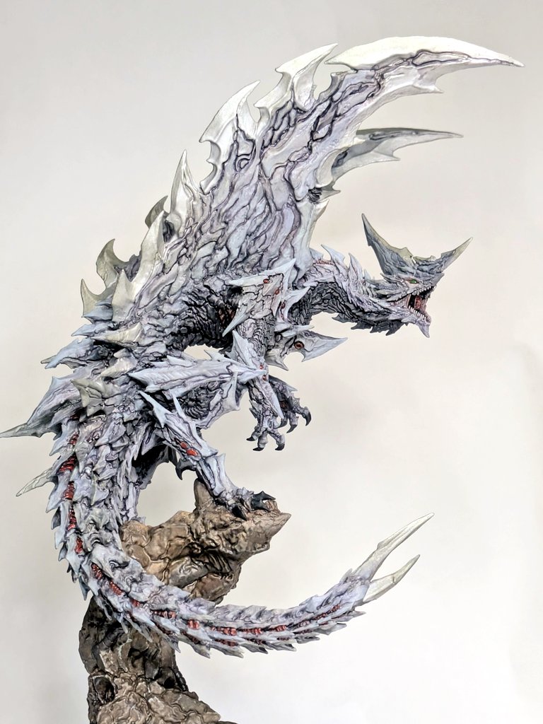 bita2bitter1's tweet image. オリジナル作品「月鍠龍（げっこうりゅう）」完成しました!!

三日月のようなシルエット＆機械龍のイメージで作りました！