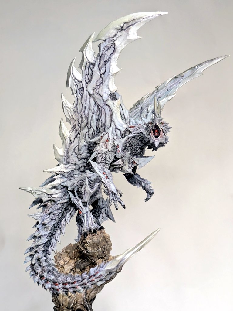 bita2bitter1's tweet image. オリジナル作品「月鍠龍（げっこうりゅう）」完成しました!!

三日月のようなシルエット＆機械龍のイメージで作りました！