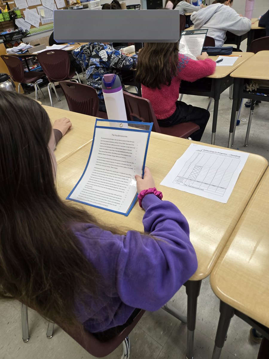 MsZs_Class's tweet image. Yesterday, we worked on our partner reading to improve fluency. Ss also had an opportunity to present their science projects (inside/outside circle). Finally, they learned about stacked bar graphs in math.